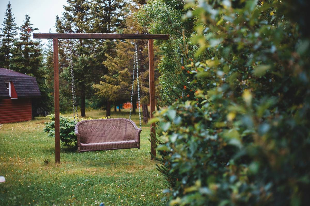 Summer Fun Garden Swing How To: Your Expert’s Guide to Hanging, Choosing & Enjoying Like a Pro
